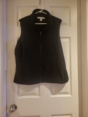 Women's Amazon Basics Black Fleece Zip-Front Vest (29)